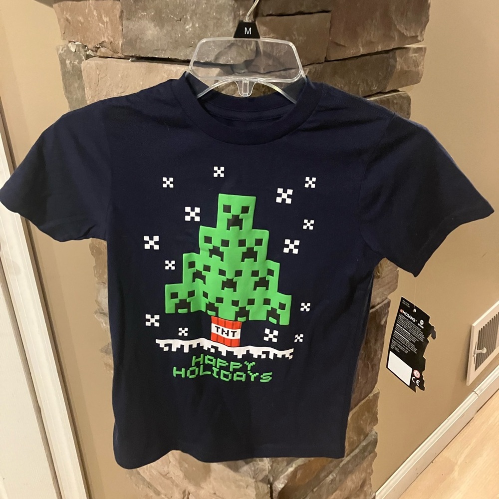 Minecraft happy holidays t-shirt new small